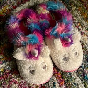 Girls’ Unicorn Slippers by Dearfoams, Size 4-5